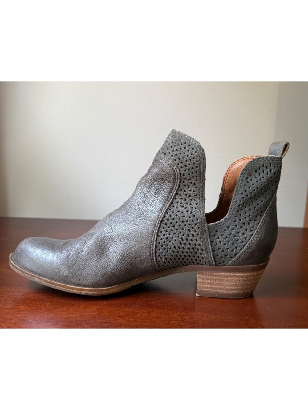 Lucky Brand Perforated Leather Ankle Boots Western Style Gray Womens Size 8.5 St - Picture 4 of 11